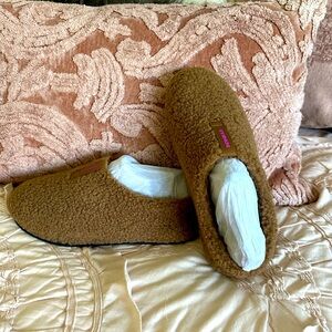 BOMBAS Brand New SUNDAY SLIPPERS size 8